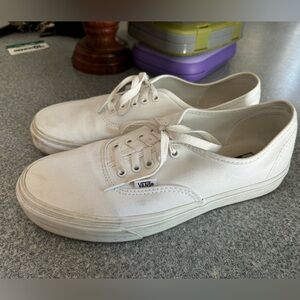 11M men’s white vans